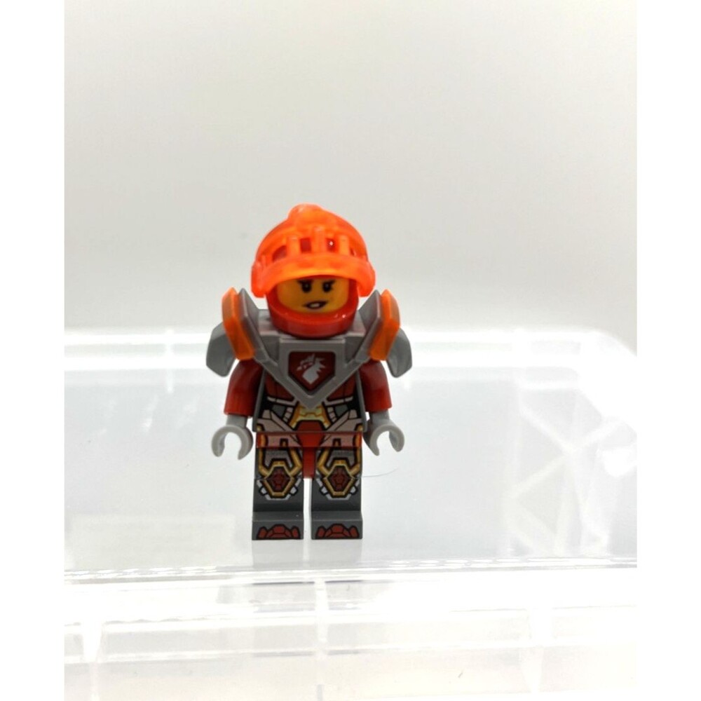LEGO® Nexo Knights™ Macy - Trans-Neon Orange Visor and Dark Red Plume – (2017)